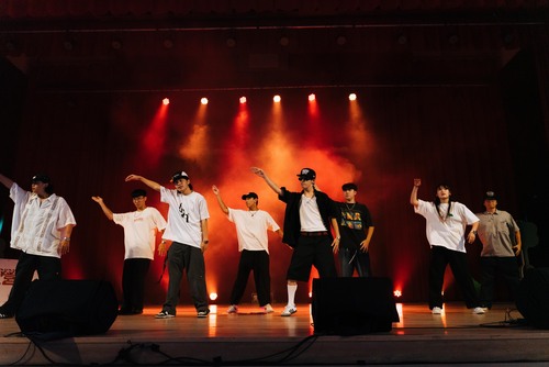 開幕式邀請北科熱舞社團表演，帶來四種不同的街舞曲風，表演非常精彩!! 全場氣氛嗨到高點!!